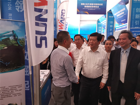 一亿订单 星际官网注册智能闪耀柬埔寨投资博览会