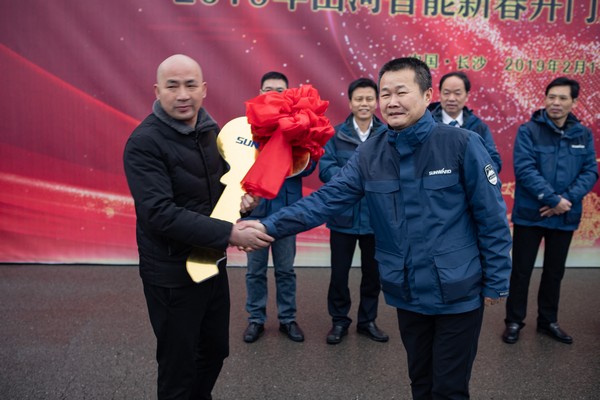 新春开门红！星际官网注册智能1.2亿订单火爆发车