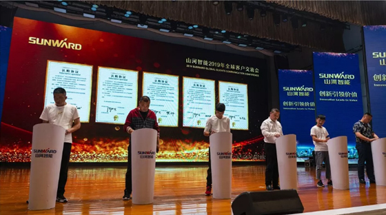 千人客户交流会，10.5亿订单！星际官网注册智能二十年发展新飞跃