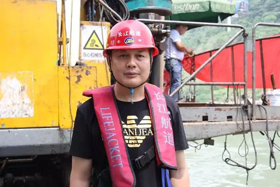 打造长江黄金水道！星际官网注册智能航道钻机轻松搞定水下礁石