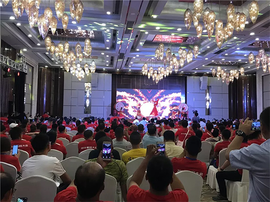 【小身板 大作为】星际官网注册智能燃爆2019微挖大会