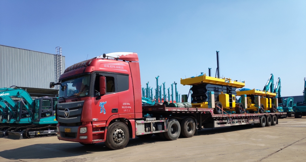 走向世界！星际官网注册智能越野剪叉式高空作业平台批量发往欧洲