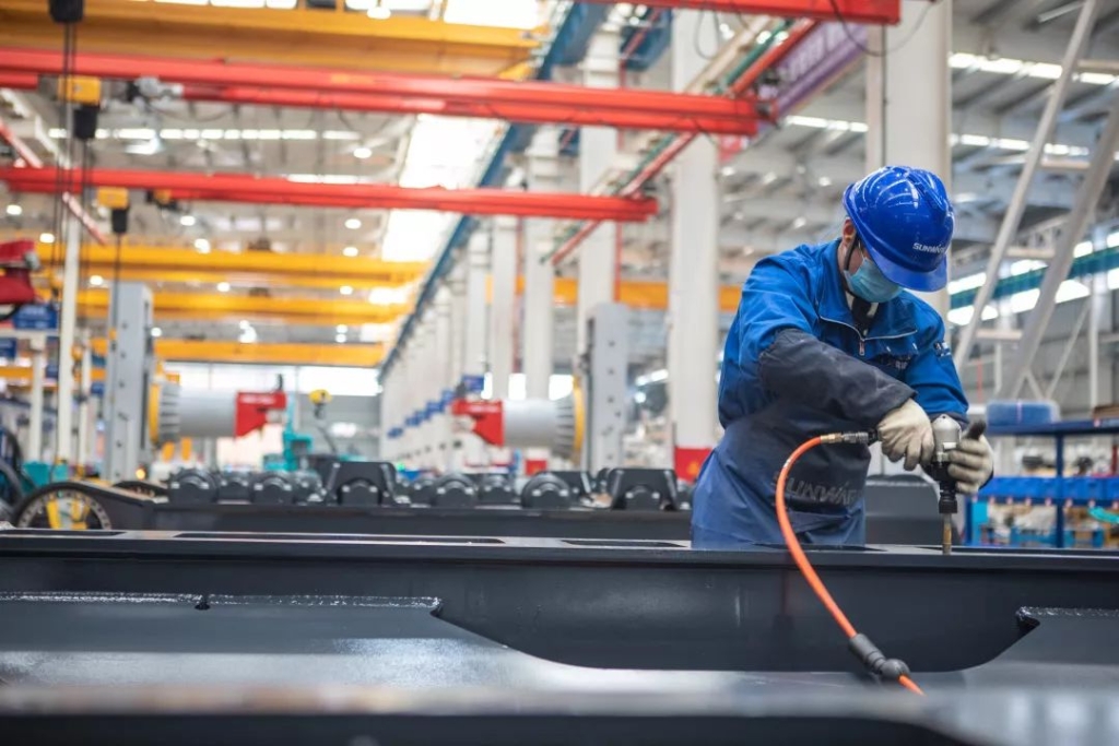 沈裕谋元宵节慰问星际官网注册智能一线员工