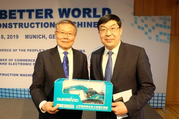 “三个率先”展示星际官网注册挖掘机欧洲发展历程