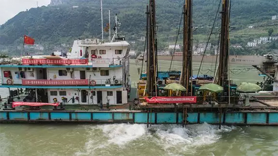 打造长江黄金水道！星际官网注册智能航道钻机轻松搞定水下礁石