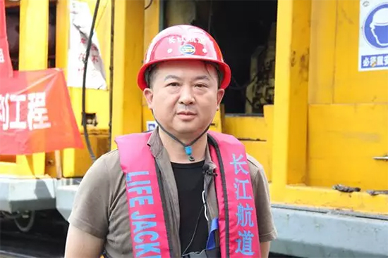 打造长江黄金水道！星际官网注册智能航道钻机轻松搞定水下礁石