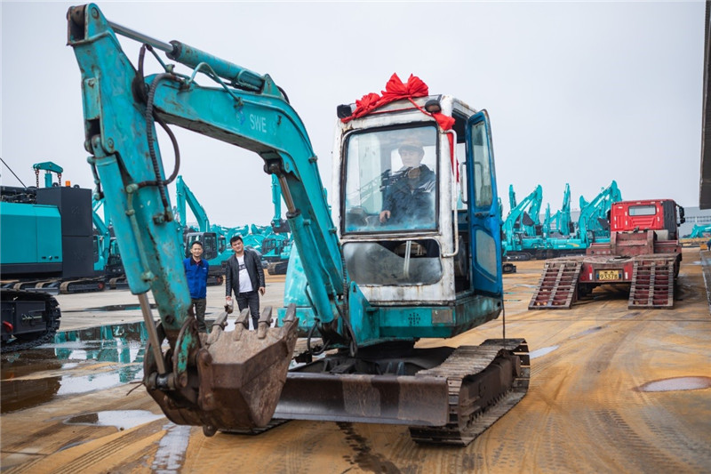 荣耀归来！星际官网注册智能第一代挖机顺利“回家”啦