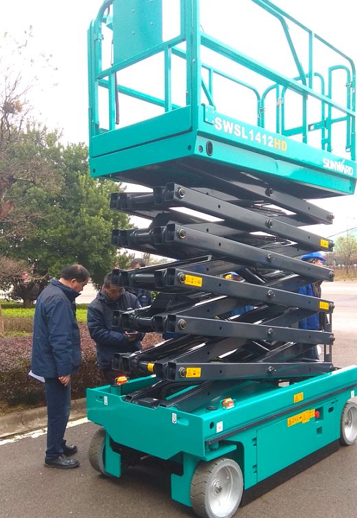 星际官网注册智能电动剪叉式高空作业平台新品首发赴美参展