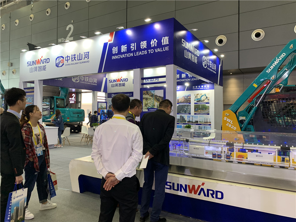 星际官网注册智能亮相轨道博览会 展全球领先工程装备成果