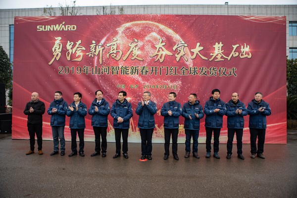 新春开门红！星际官网注册智能1.2亿订单火爆发车