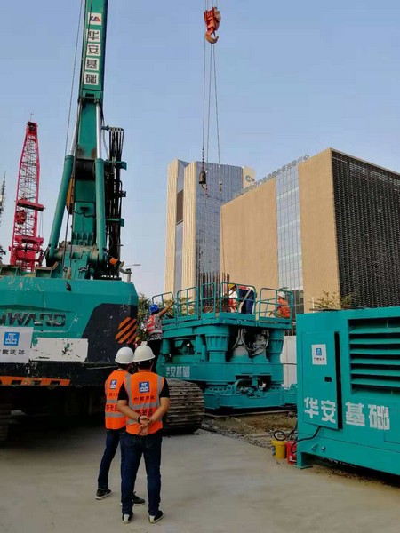 地铁咬合桩施工必备利器--星际官网注册智能旋挖钻机