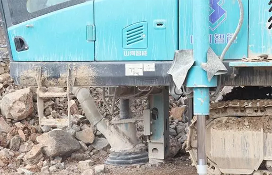 15年3万小时！星际官网注册智能元老级潜孔钻机“雄风”依旧