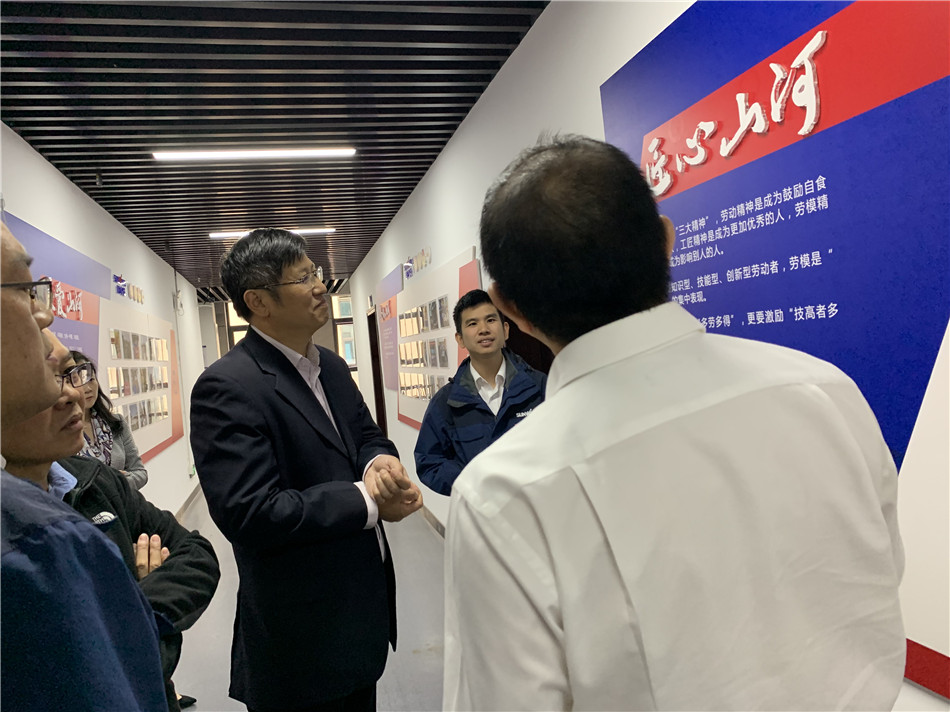 长沙市总工会党组书记周宏兆一行莅临星际官网注册智能考察调研