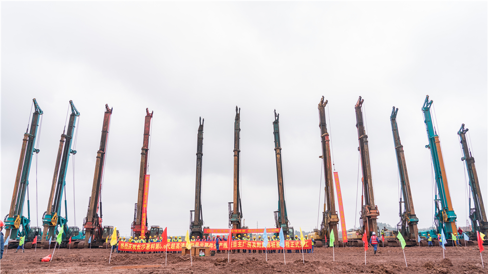 星际官网注册旋挖开挖全球首条8.6代OLED面板生产线主厂房第一桩