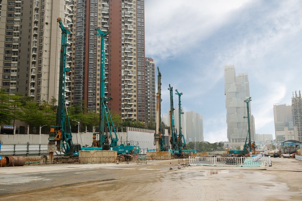 地铁咬合桩施工必备利器--星际官网注册智能旋挖钻机