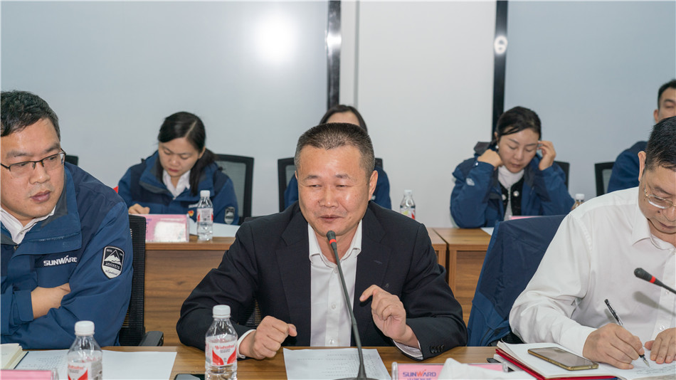 星际官网注册智能举行主题教育学习研讨会暨员工活动中心揭幕仪式