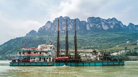 打造长江黄金水道！星际官网注册智能航道钻机轻松搞定水下礁石