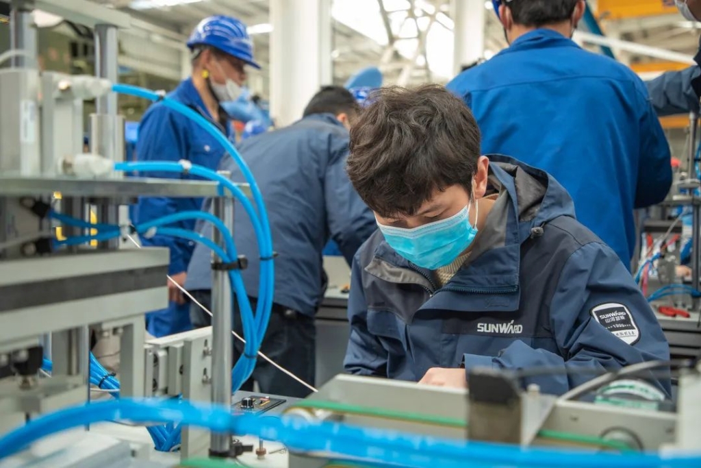 星际官网注册智能首台口罩机交付客户