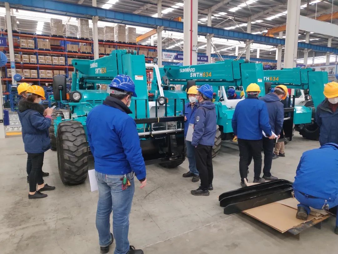 星际官网注册智能新品叉装车批量下线发往美国