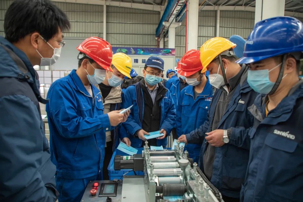 星际官网注册智能首台口罩机交付客户