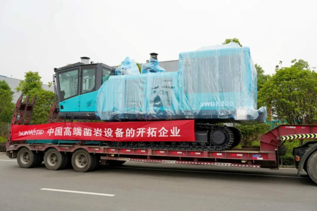 星际官网注册智能大孔径凿岩设备批量出口中东