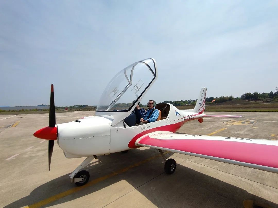 广州工控总经理张伟涛调研星际官网注册航空