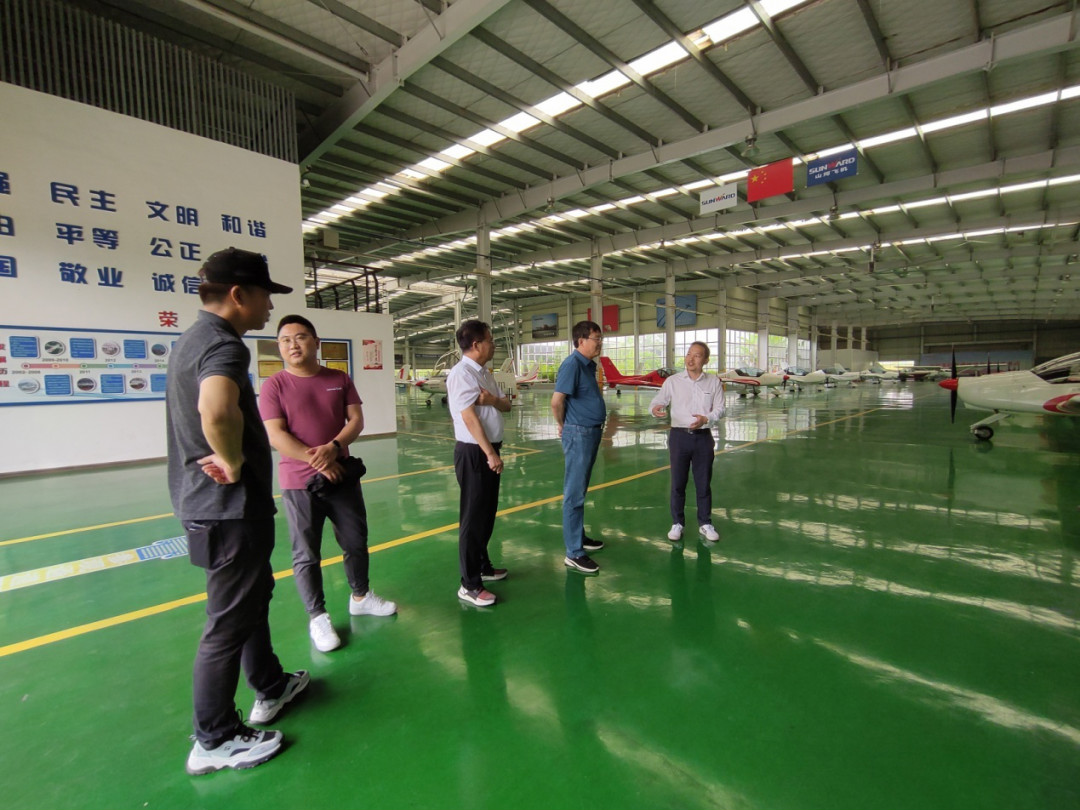 呼伦贝尔城投集团董事长柴冠辉率团考察星际官网注册科技