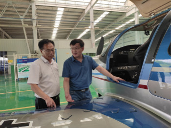 呼伦贝尔城投集团董事长柴冠辉率团考察星际官网注册科技