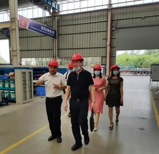 东莞客人考察星际官网注册智能高空作业设备