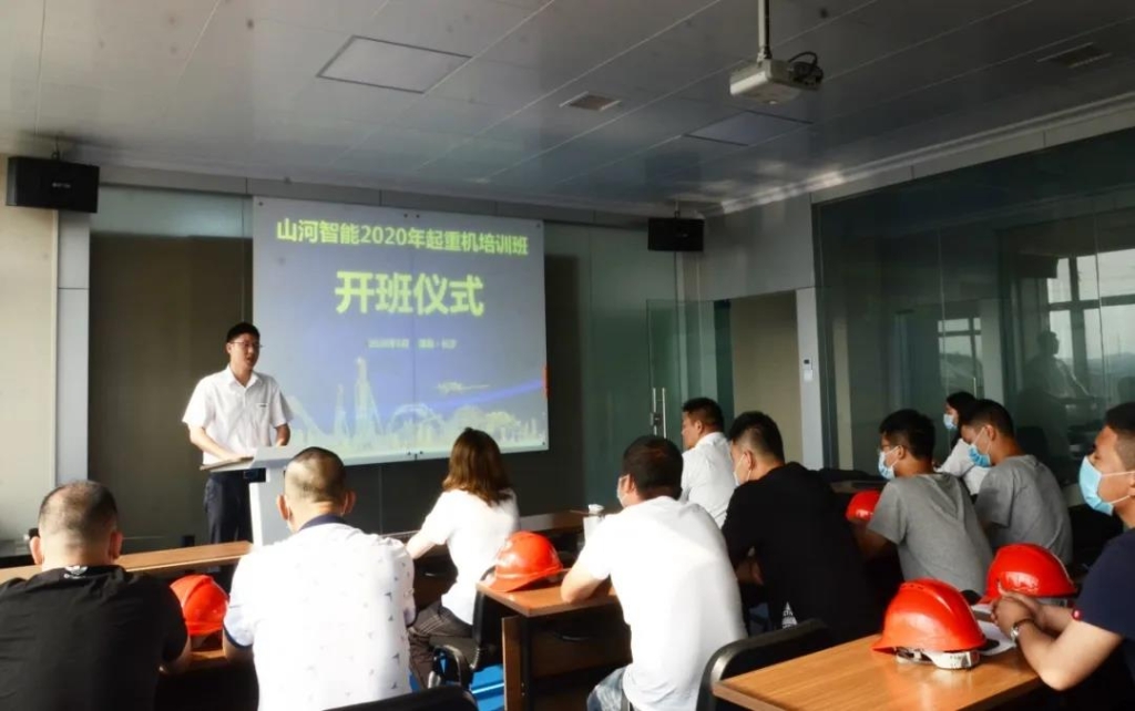 起重机操作培训考核通过率超80%
