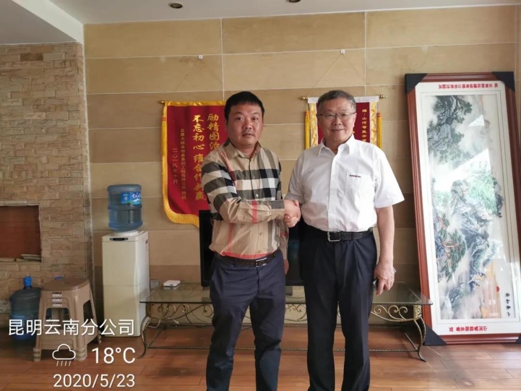 董事长何清华视察星际官网注册智能基础装备事业部云南分公司