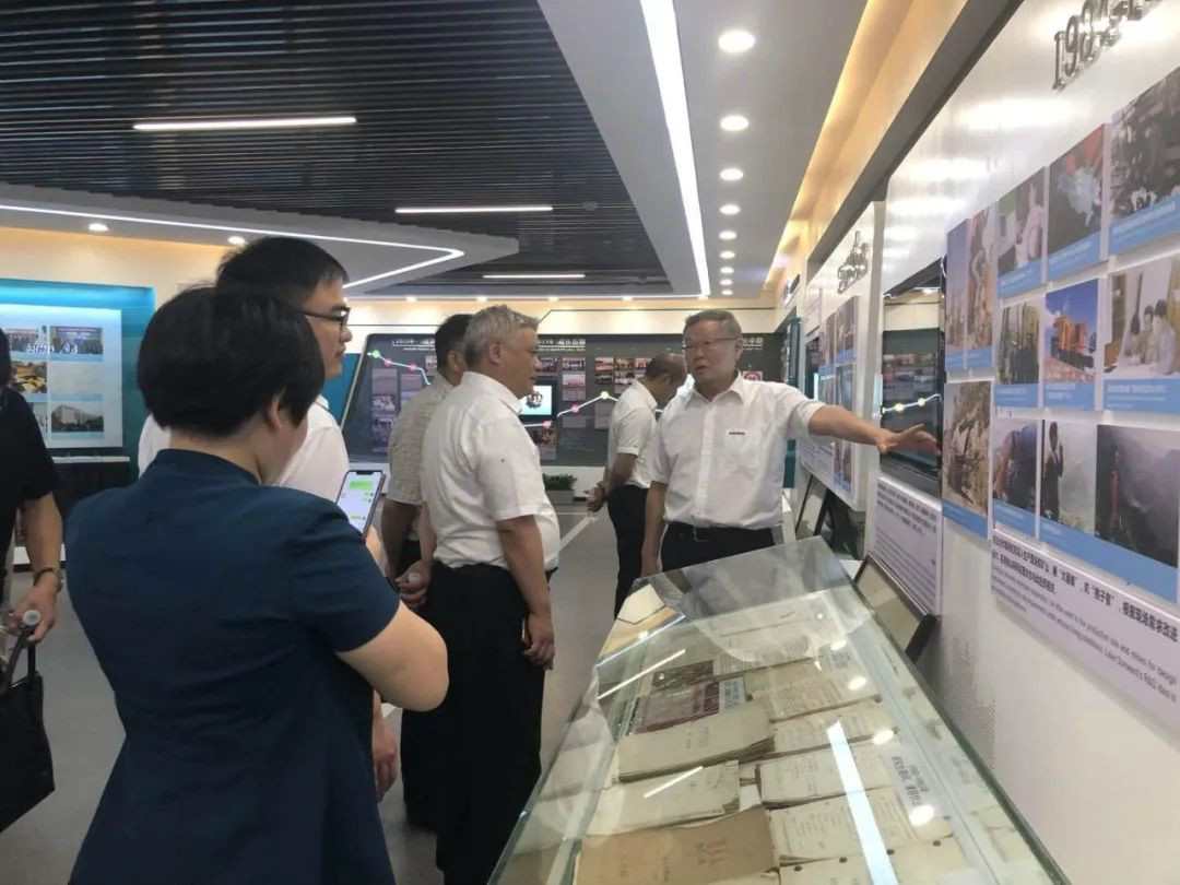 湖南黄金集团董事长黄启富一行考察星际官网注册智能