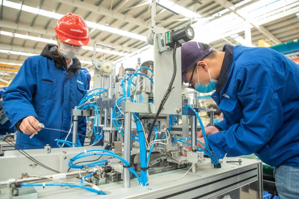 星际官网注册智能首台口罩机交付客户