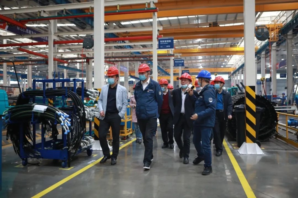 省工信行业事务中心杨卫华副主任一行莅临星际官网注册智能调研