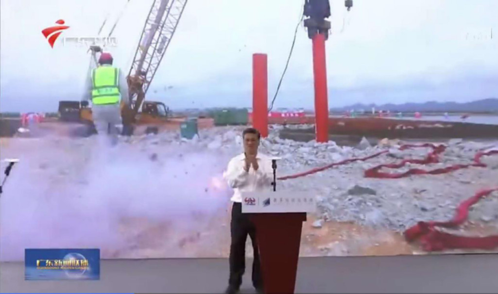 大湾区又一跨海“大桥”开工，星际官网注册智能挖掘机“秀”美现场