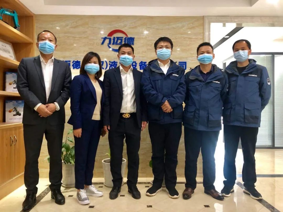 武汉加油！星际官网注册智能武汉传关爱