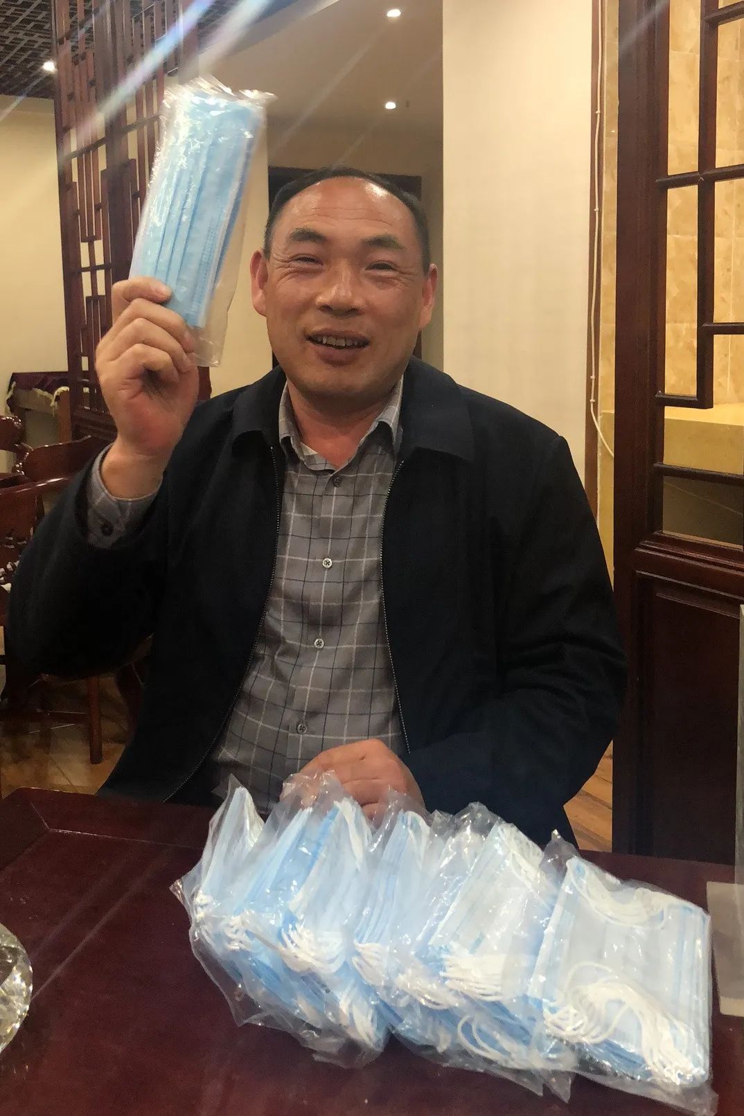 星际官网注册智能首批10万只自产口罩发放客户