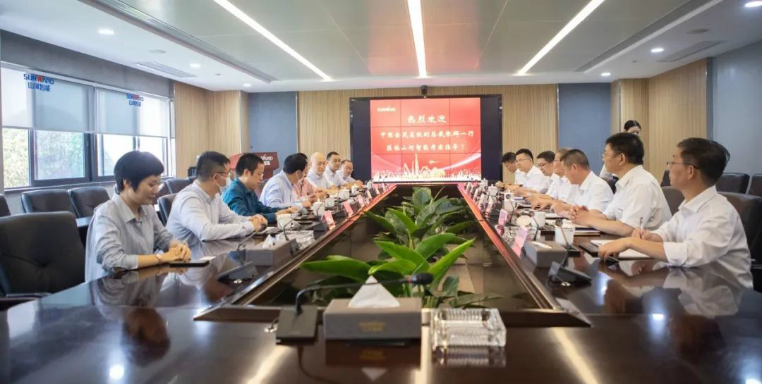 中国金茂高级副总裁张辉率团考察星际官网注册智能