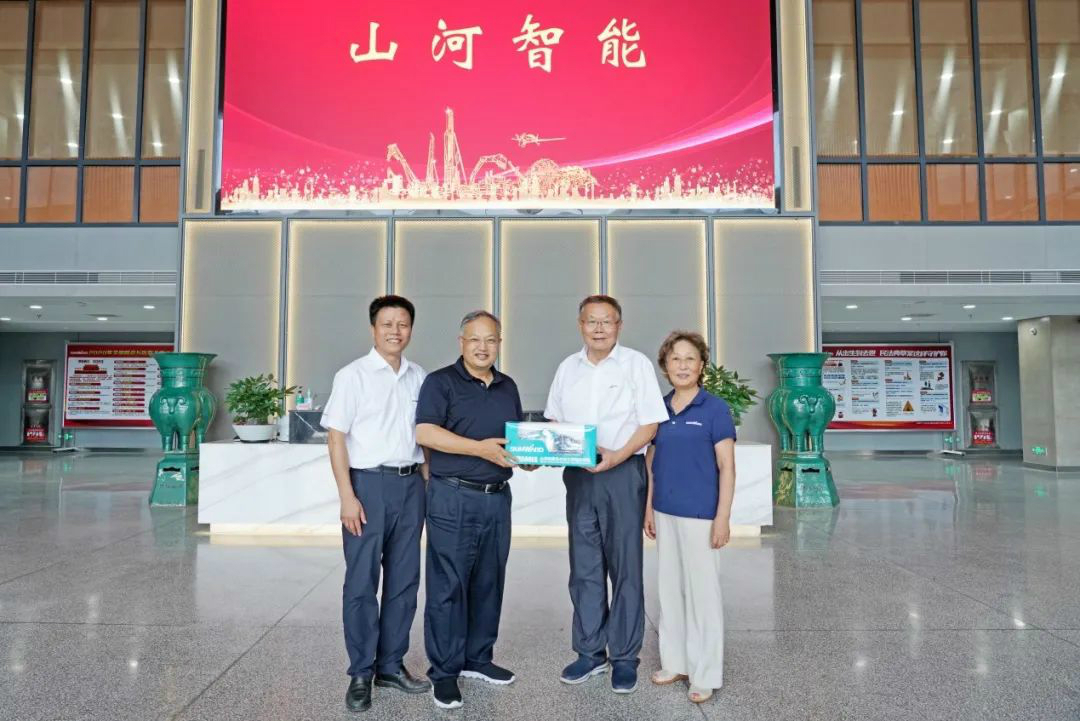 省人大常委会党组副书记、副主任王柯敏调研星际官网注册智能