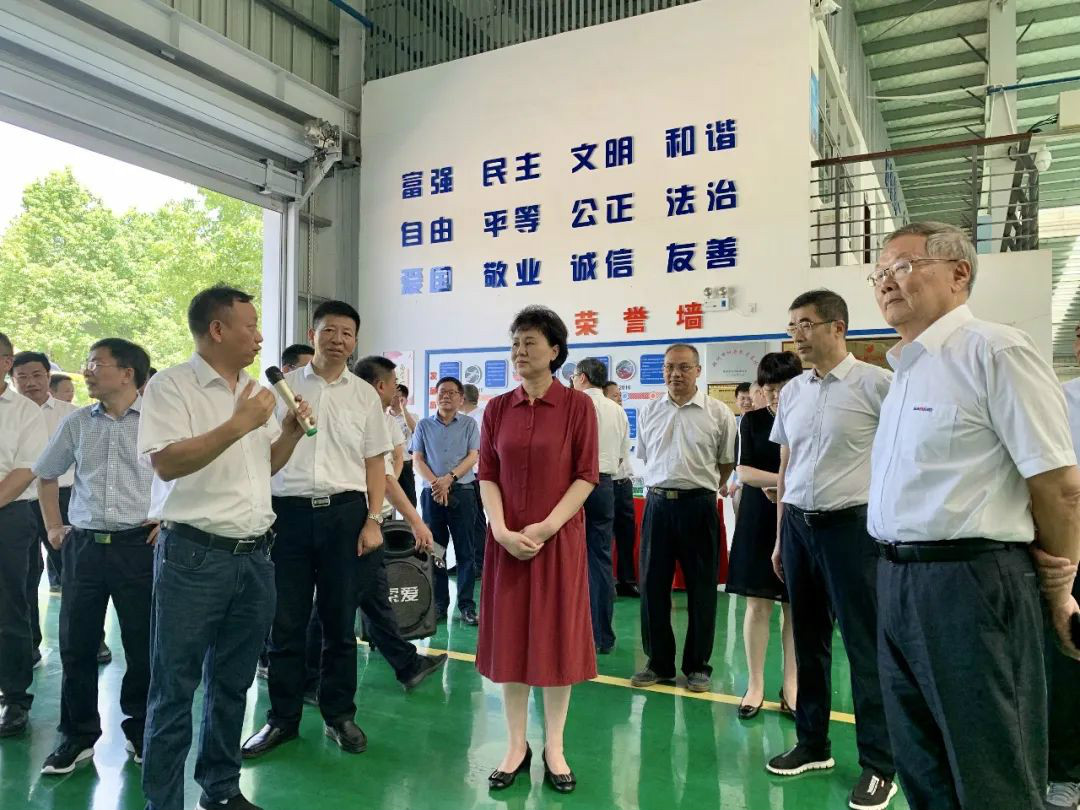 省委常委、统战部部长黄兰香考察调研星际官网注册科技