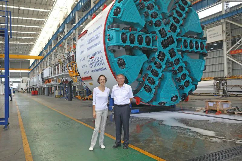 比利时商务领事到访星际官网注册智能