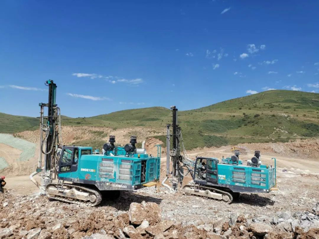 凿岩服务见缝插针 星际官网注册关爱无微不至——星际官网注册智能凿岩设备服务万里行活动走进甘肃平凉