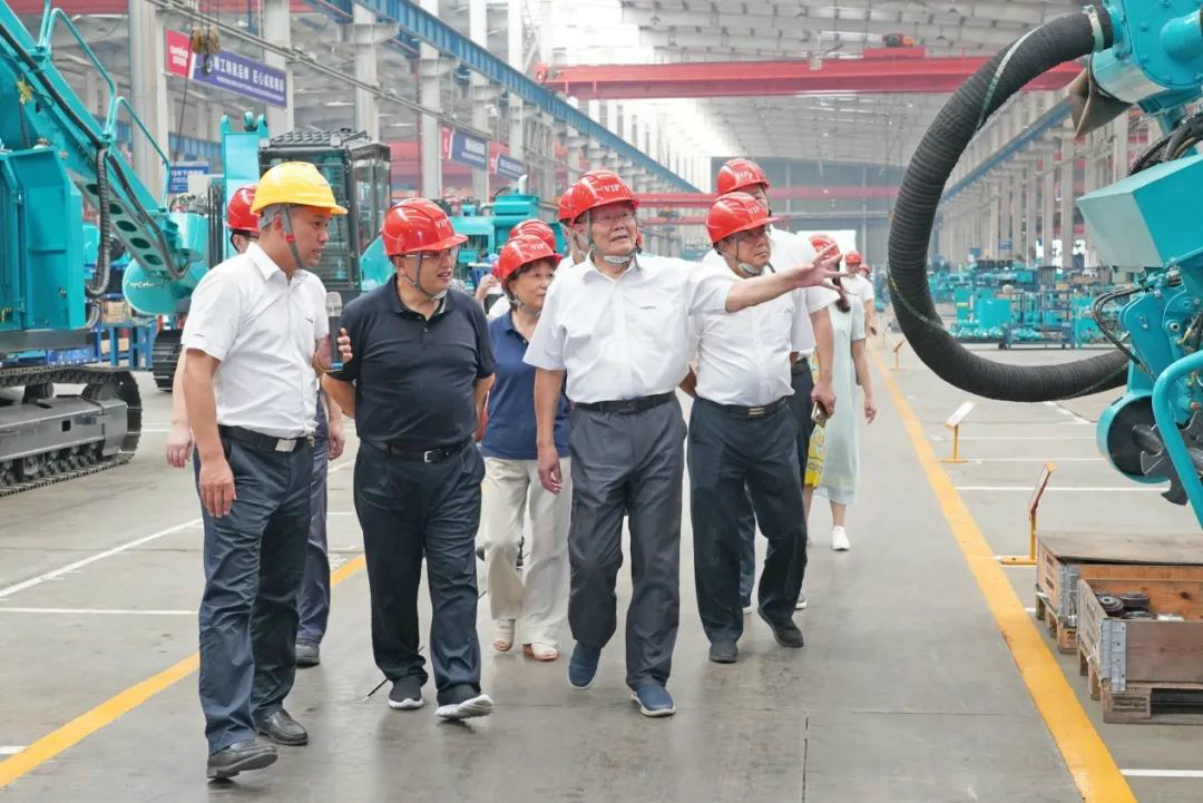 省人大常委会党组副书记、副主任王柯敏调研星际官网注册智能