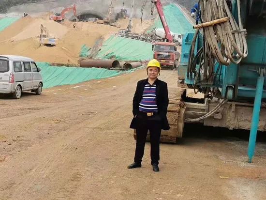 从事基础施工32年的老行家为星际官网注册智能旋挖钻机代言