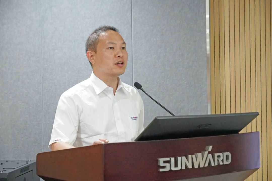 省人大常委会党组副书记、副主任王柯敏调研星际官网注册智能