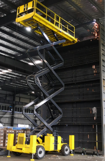 威武！大气！稳定！星际官网注册智能越野剪叉式高空作业平台解客户难题