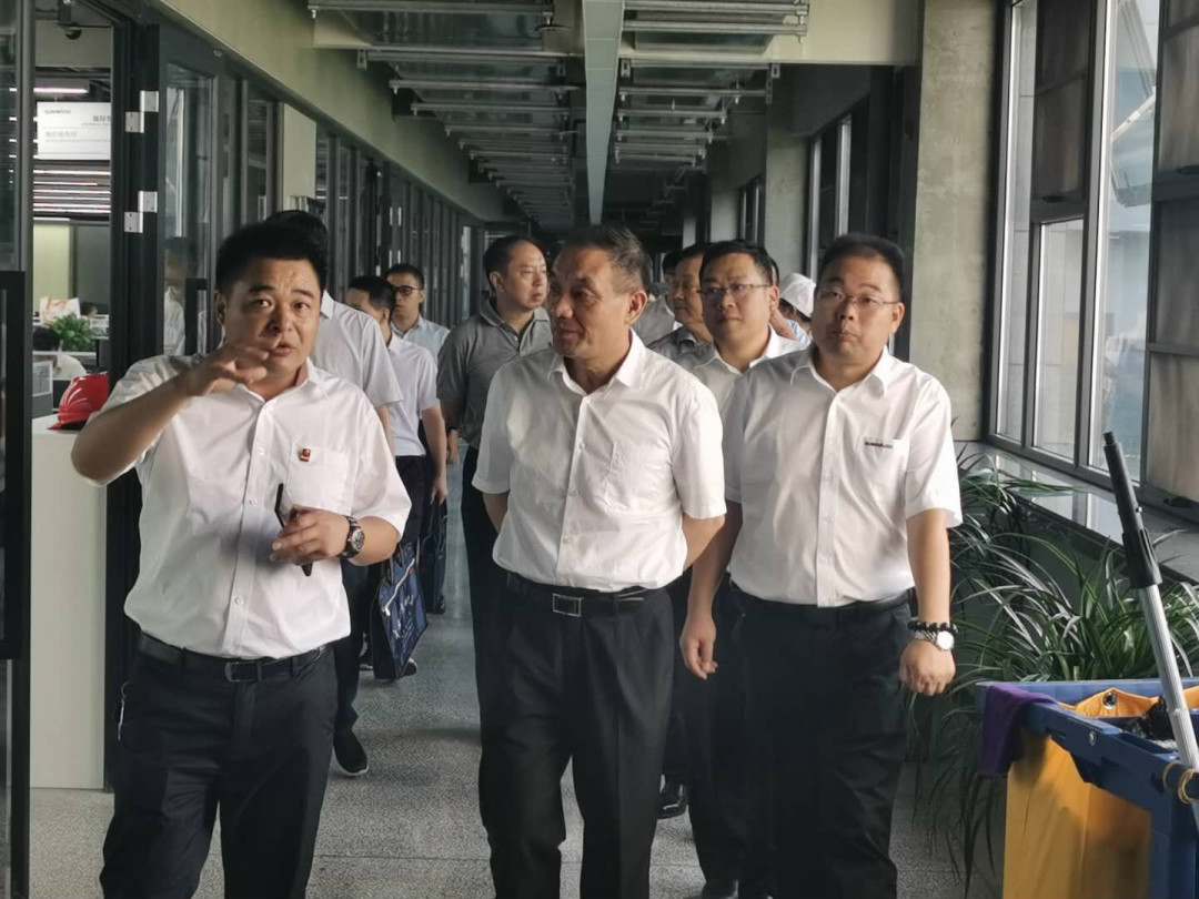 省人大常委会副主任杨维刚调研星际官网注册智能