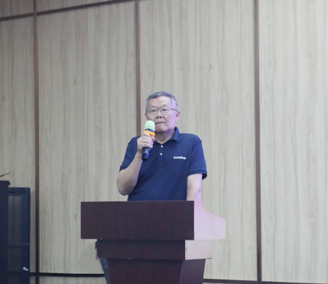 以强执行力聚焦基础能力建设 向挖掘机万台俱乐部迈进——星际官网注册智能2020年挖掘机经销商半年度会议圆满召