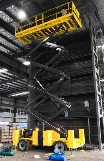 威武！大气！稳定！星际官网注册智能越野剪叉式高空作业平台解客户难题