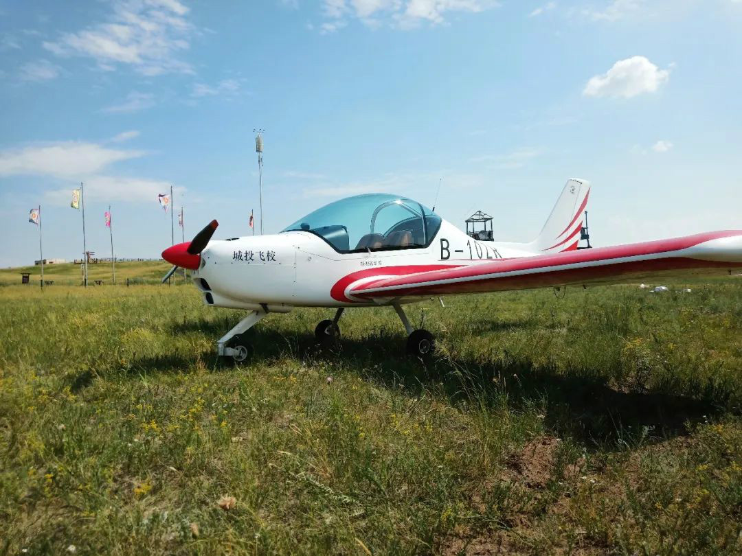 星际官网注册“阿若拉”飞机遨游呼伦贝尔大草原